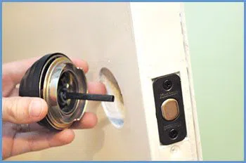 State Locksmith Services Alexandria, VA 703-586-9677 - 5-change-locks-service